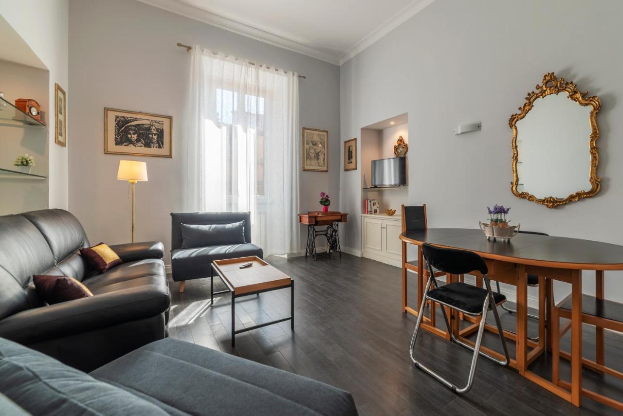 Piazza Del Popolo With View Apartment Rom