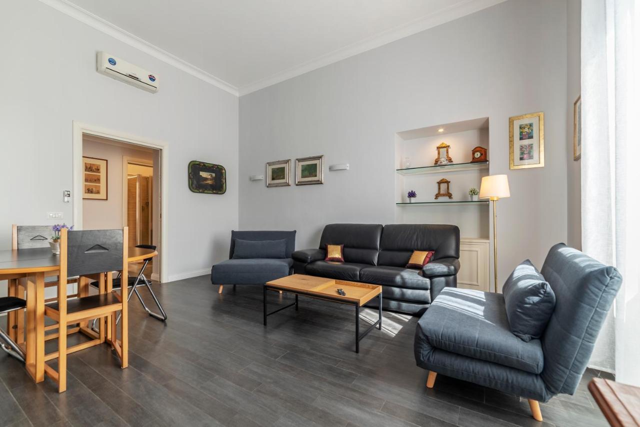 Piazza Del Popolo With View Apartment Rom